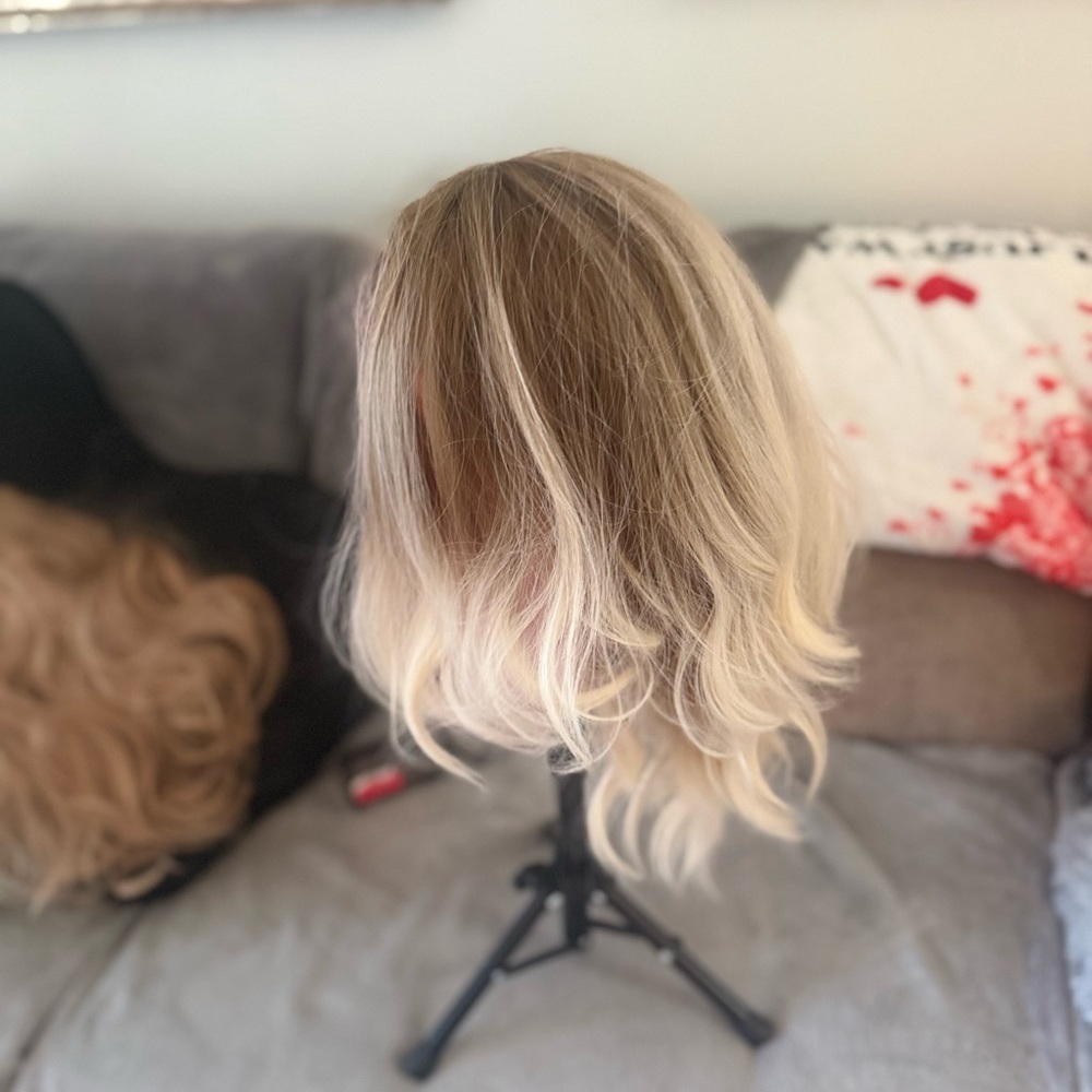 Blonde Ombre Layered Synthetic Wig with Soft Waves